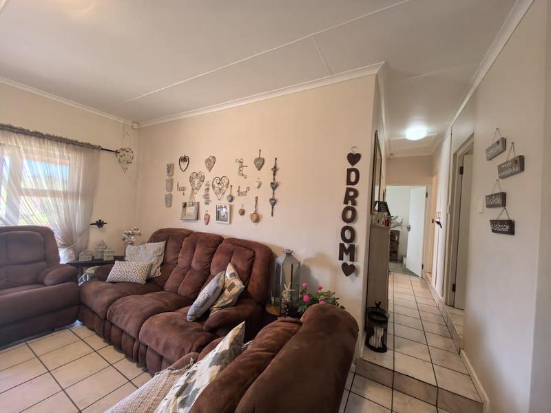 3 Bedroom Property for Sale in Fraaiuitsig Western Cape